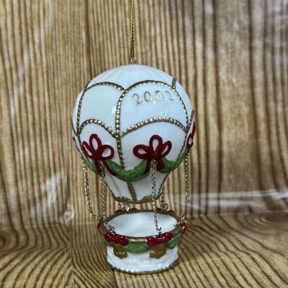 Avon Holiday Treasures Pircelain Musical Ornament Hot Air Balloon 2002 - Picture 3 of 14